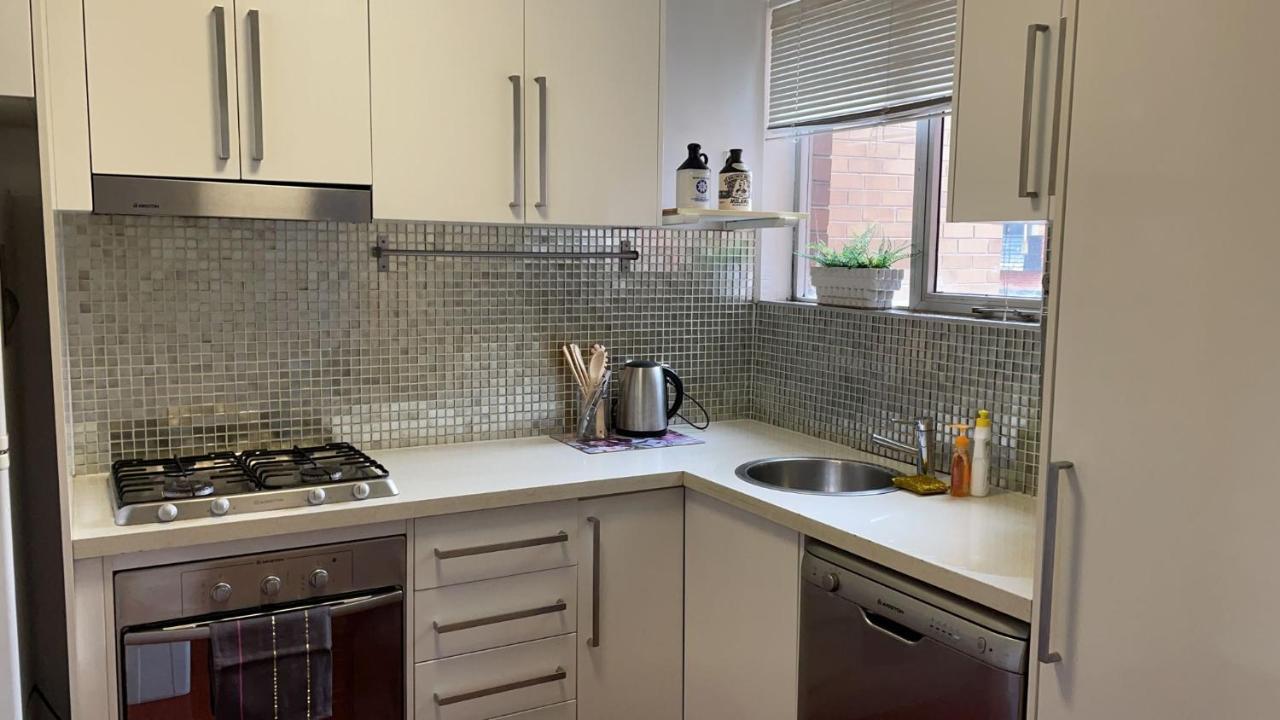 St Kilda Beachfront 2 Bedroom Apartment 멜번 외부 사진