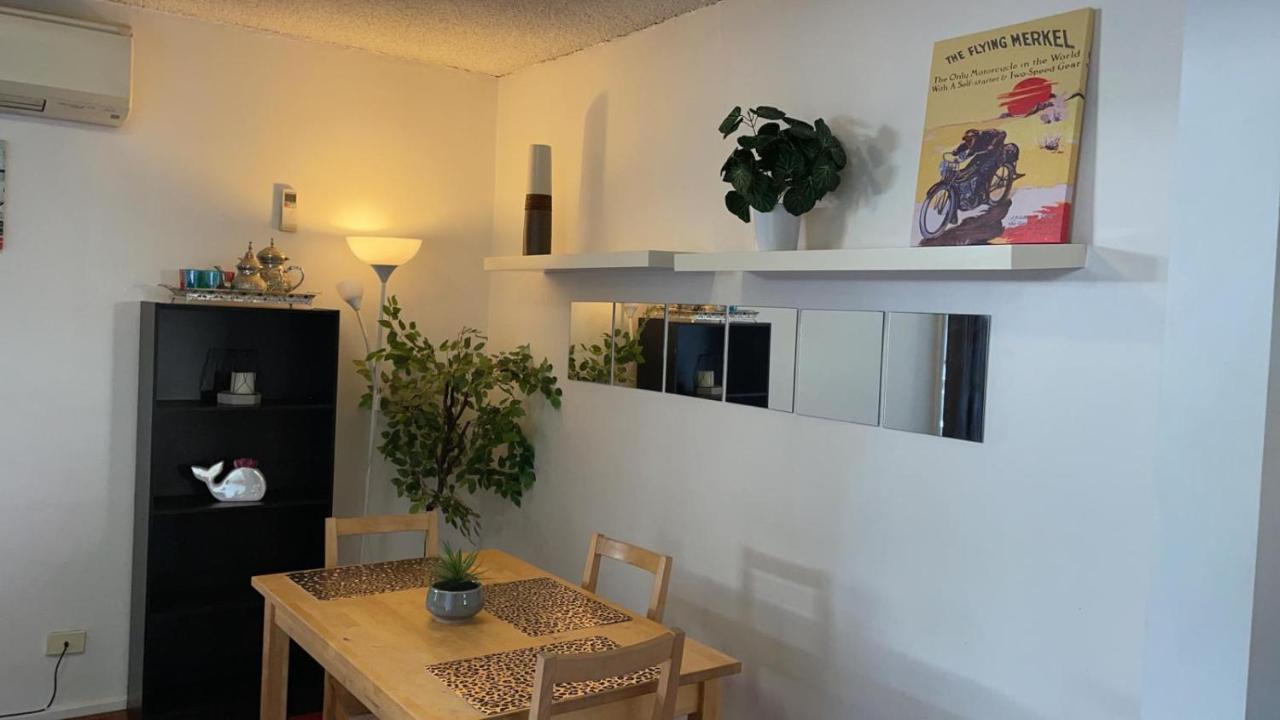 St Kilda Beachfront 2 Bedroom Apartment 멜번 외부 사진